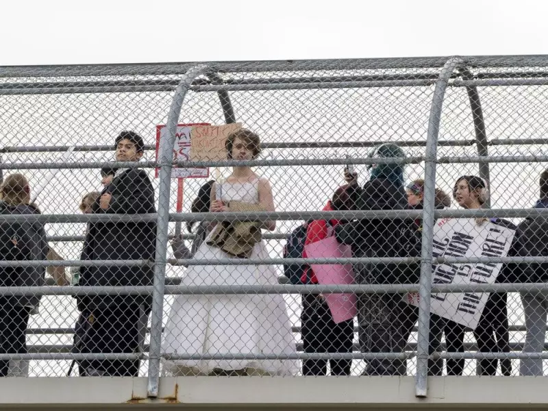 Alberta Students Stage Mass Walkout in Solidarity With Striking Teachers