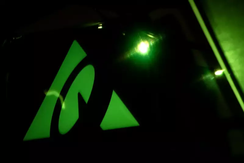 Questrade Shakes Up Canadian Banking: Online Investment Giant Secures Federal Banking Charter