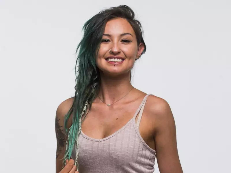 SUNshine Girl Dakota: Toronto's 5'1" Hazel-Eyed Beauty from 2016