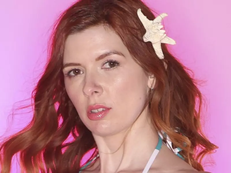 SUNshine Girl Gwen: Red-Headed Scorpio's Passions Revealed