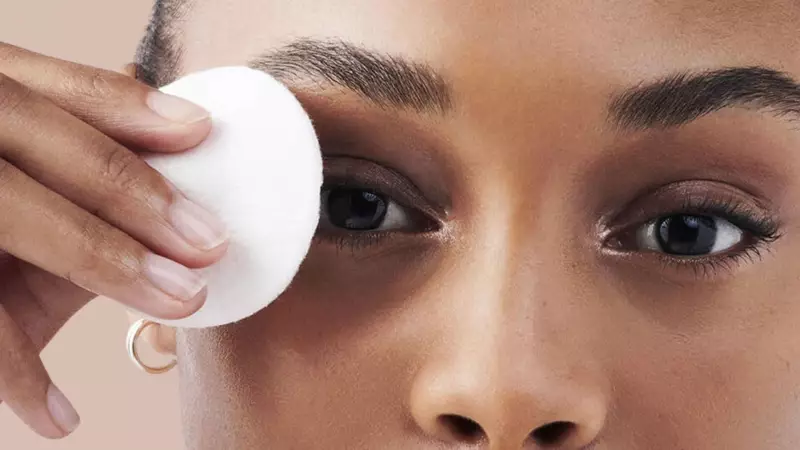 The Ultimate Guide to Canada's Best Eye Makeup Removers in 2024
