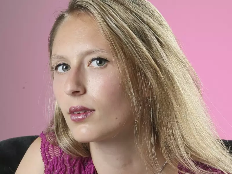 Toronto Sun's SUNshine Girl Shannon Profile Returns From 2017