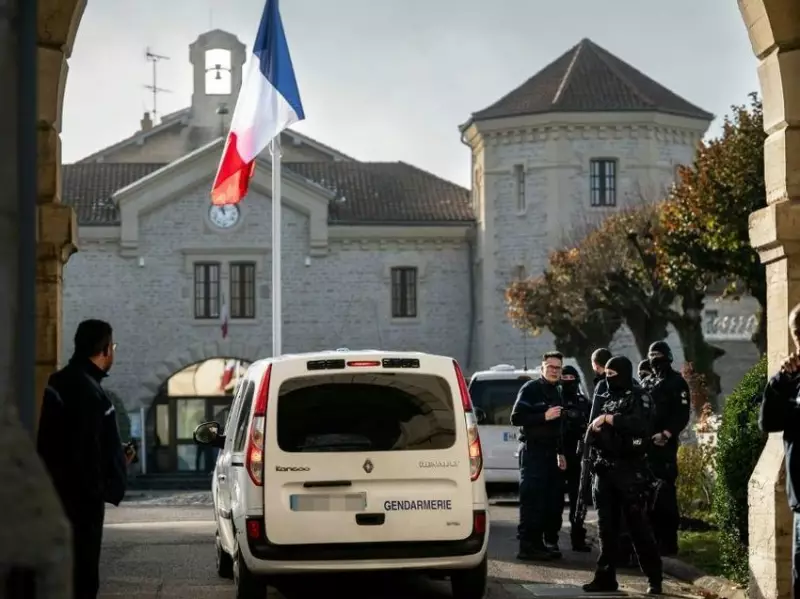Two Inmates Escape French Prison Using Bed Sheets in Daring Breakout
