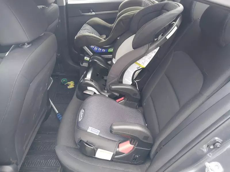 Unlicensed Hamilton Driver Charged with 3 Unsecured Kids in Welland