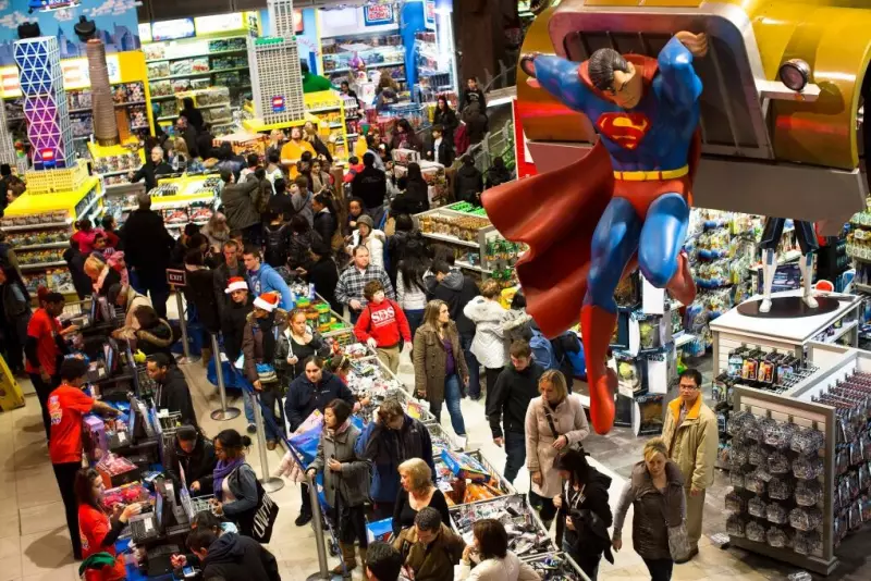 US Retail Breaks Records: First $1 Trillion Holiday Shopping Season Predicted