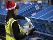 Holiday Hiring Surges 12% in Canada, Reversing Years of Decline