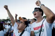 Hundreds of Thousands Protest in Manila Over Flood-Control Corruption