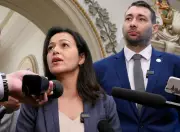 Québec Solidaire Demands CAQ Withdraw Doctor Salary Law