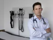 Quebec Doctors: Bill 2 Forces Family Clinics to Close, 400K Patients at Risk