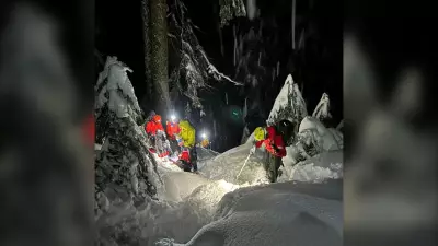 North Shore Rescue Volunteers Save Stranded Hiker on Christmas Night