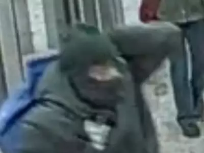 Toronto Police hunt suspect after attempted jacket fire at Kennedy TTC station