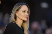 Angelina Jolie Reveals Mastectomy Scars in Time France Magazine