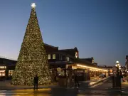 Deachman Explores Ottawa's Diverse Christmas Experiences in ByWard Market