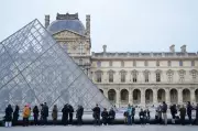 Louvre Museum Fully Reopens After Staff Vote to Suspend Strike