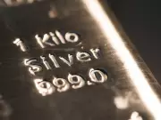 Tech Stocks Drag, Silver Volatile as 2025 Trading Week Ends