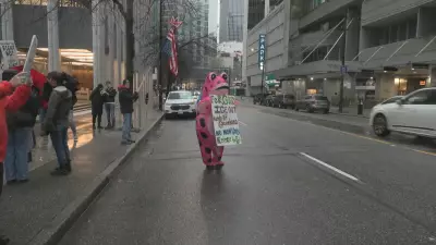 8 Arrested, 3 for Assault, at 'Volatile' ICE Protest Outside U.S. Consulate in Vancouver