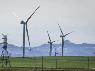 Alberta Wind Warning: Gusts to 120 km/h Threaten High-Sided Vehicles