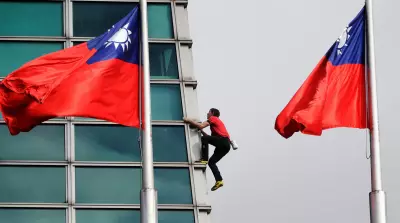 Alex Honnold Completes Historic Free Solo Climb of Taipei 101 Skyscraper