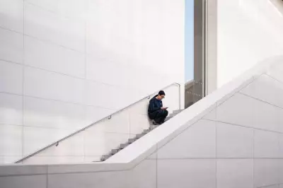 Anti-Doomscrolling Influencers Emerge as Surprising Challenge to Social Media Addiction