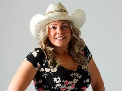 Meet SUNshine Girl Kate: A 5'6