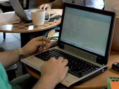 Montreal Café Culture Clash: Readers Call for Time Limits on Student Study Sessions