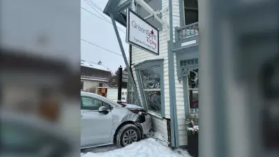 Van Crashes into Manotick Business During Ottawa Storm, No Injuries Reported