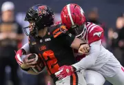 Calgary Stampeders Secure Defensive Star Clarence Hicks with Three-Year Contract