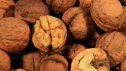 Expert Reveals: A Handful of Walnuts Daily Can Lower Cholesterol