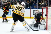 Minten's OT Winner Lifts Bruins Over Canucks 3-2 in Vancouver Thriller