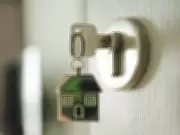 Mortgage Lock-In Analysis: 7 Reasons to Fix Rates, 5 Reasons to Float