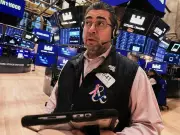 Tech Stocks Sink, Dragging Markets Lower in Cautious 2026 Start