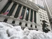 U.S. Dollar Slumps, Gold Hits $5,000 Milestone as Stocks Advance in 2026