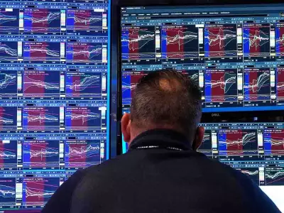 Foreign Investors Criticize America by Day, Buy Its Stocks by Night