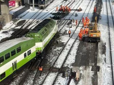 GO Transit Modified Schedule Extended After Union Station Derailment