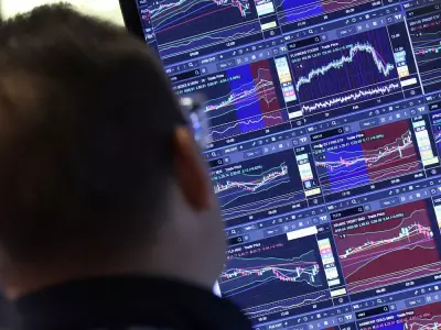 U.S. Stocks Decline Amid Trade Policy Uncertainty as Dollar Recovers