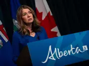 Alberta's Danielle Smith Offers Third Path Amid Ottawa Tensions, Says Political Insider