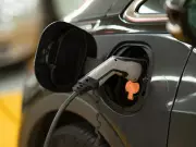 Canada Replaces EV Mandate with Fuel-Efficiency Standards, Revives Consumer Incentives