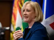 Lisa Raitt Urges MPs to 'Get It Over With' Amid Party Switch Rumors