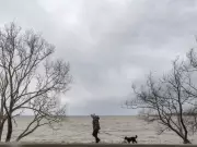 Montreal Weather Forecast: Gusty Winds and Flurries Expected