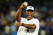Toronto Blue Jays Legend Joe Carter to Receive Statue at Rogers Centre