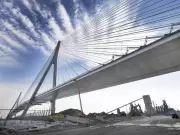 Trump's Gordie Howe Bridge Threat Echoes Pattern of Contractor Disputes