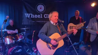Chris de Burgh Delivers Surprise Performance at Montreal's Wheel Club in NDG