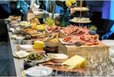 Host the Ultimate Oscar Night at Home: Expert Tips for a Celebratory Viewing Party