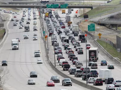 Multi-Vehicle Crash Closes Southbound Deerfoot Trail Near Peigan Trail in Calgary