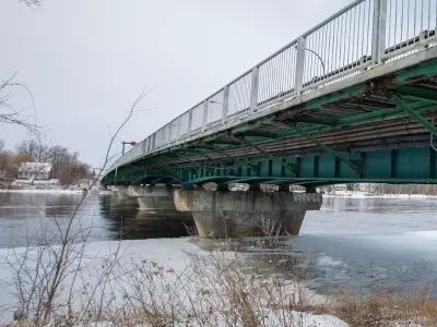 Search Resumes for Man Who Fell Through Ice into River in Ste-Geneviève
