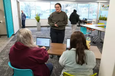 U.S. TSA Officers Struggle Financially Without Pay, Rely on Food Banks