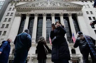 Wall Street Stabilizes as Oil Prices Fall Below $90 Per Barrel