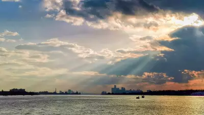 Windsor-Essee Welcomes Spring Warmth Amidst Showers and Thunderstorm Risk