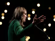 Alberta Premier Faces Pressure Over Pipeline Deal with Prime Minister Carney