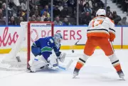 Anaheim Ducks Secure 5-3 Victory Over Vancouver Canucks in NHL Clash